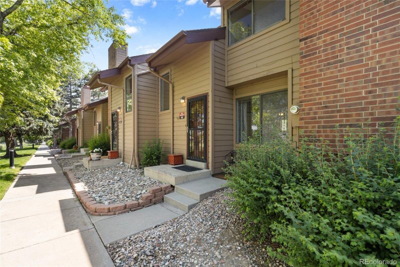 424 Wright St #102, Lakewood, CO 80228