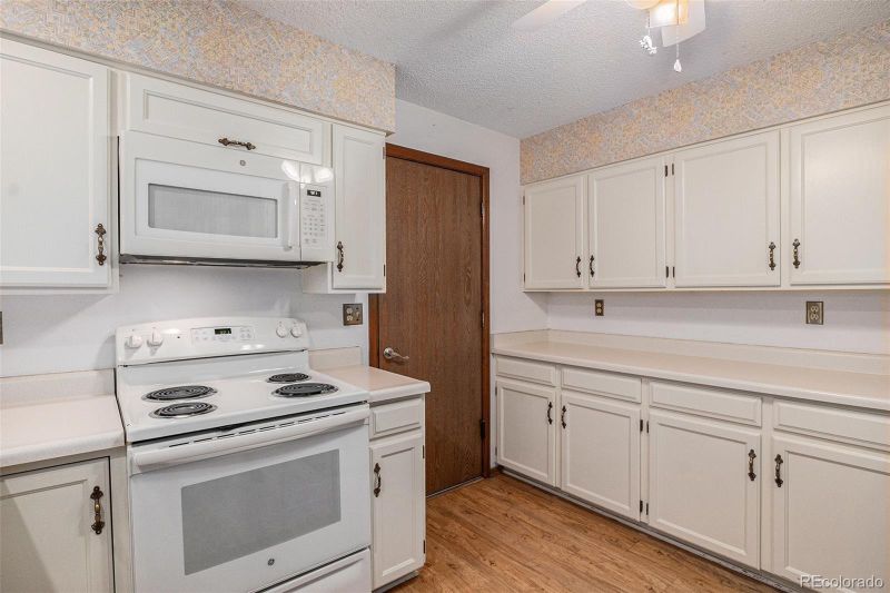 523 E Long Ct, Littleton, CO 80122