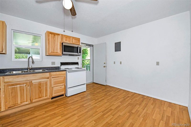 107 Hayes Dr, Colorado Springs, CO 80911
