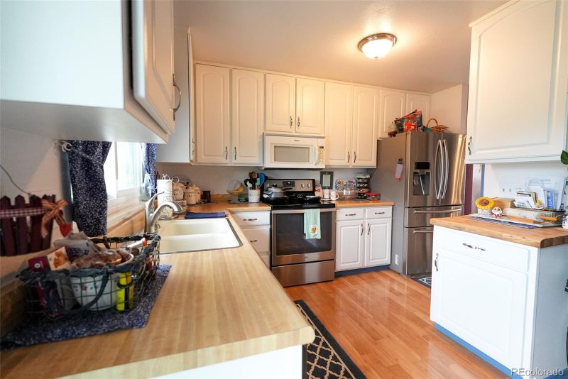 19258 E Kansas Dr, Aurora, CO 80017