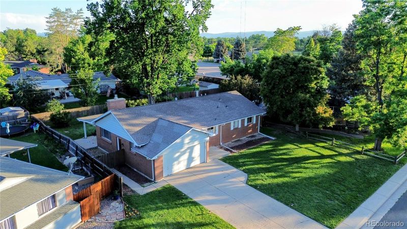 820 Cottonwood Ave, Centennial, CO 80121