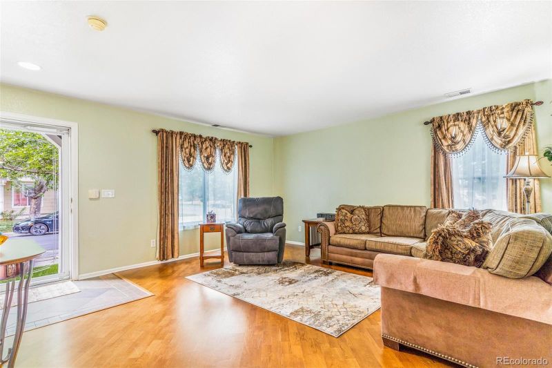 5320 E 100th Dr, Thornton, CO 80229