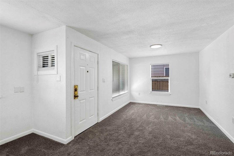 1789 Kingston St, Aurora, CO 80010