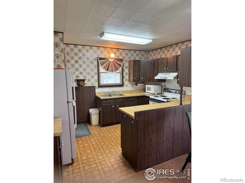 141 N Walker Ave, Haxtun, CO 80731