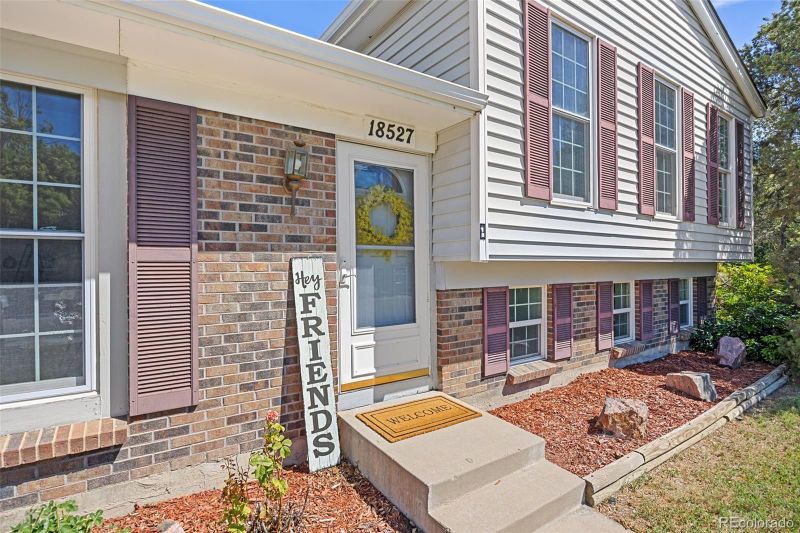 18527 E Kansas Pl, Aurora, CO 80017