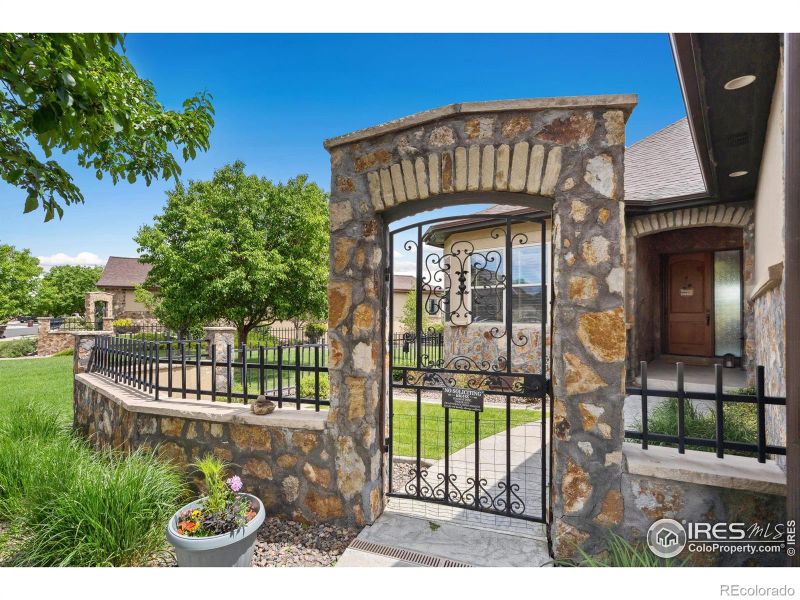 2055 Vineyard Dr, Windsor, CO 80550