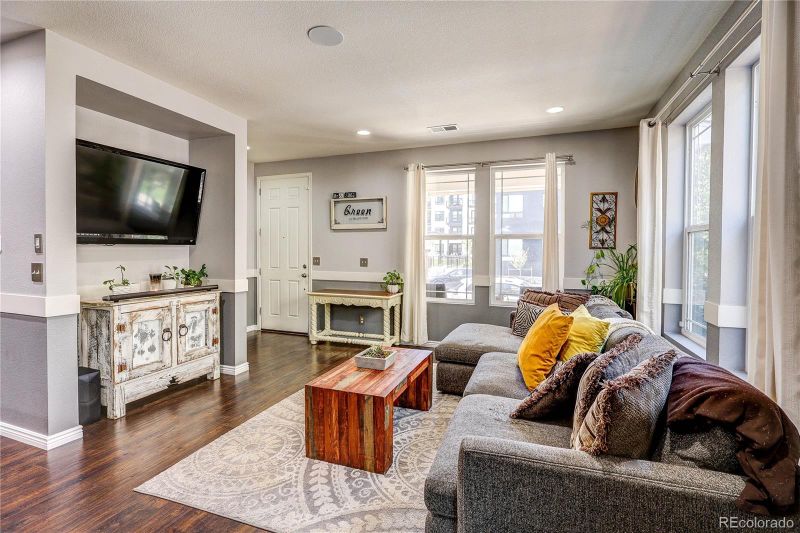 8321 E 33rd Ave, Denver, CO 80238