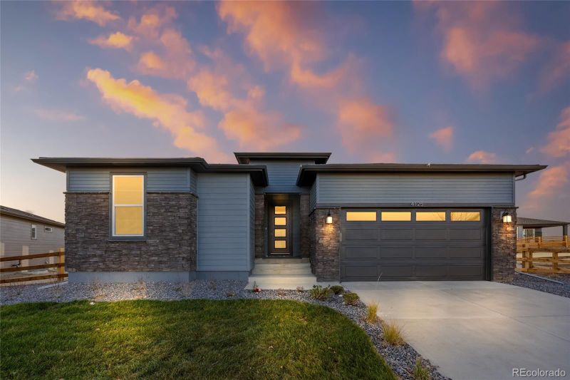 4125 N Duquesne Ct, Aurora, CO 80019