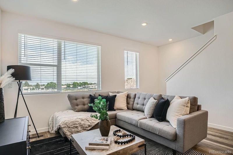 370 Geneva St, Aurora, CO 80010