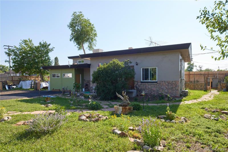 1075 S Ames St, Lakewood, CO 80226