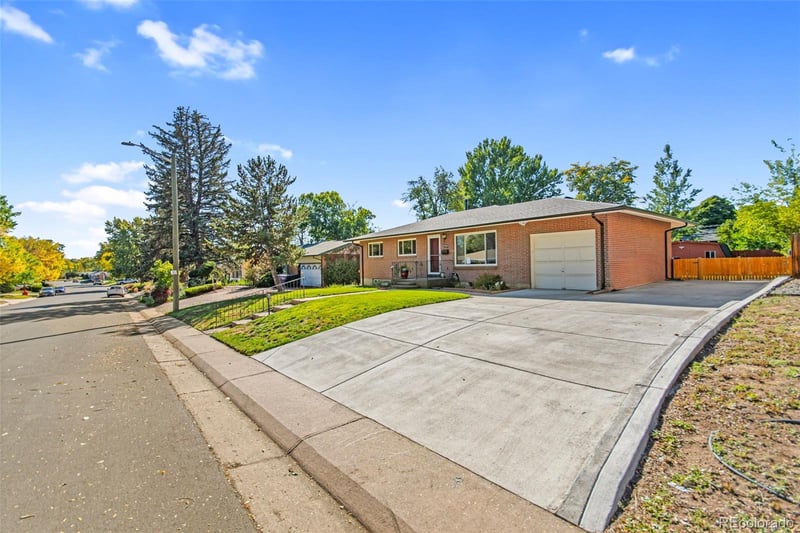 2939 S Zurich Ct, Denver, CO 80236