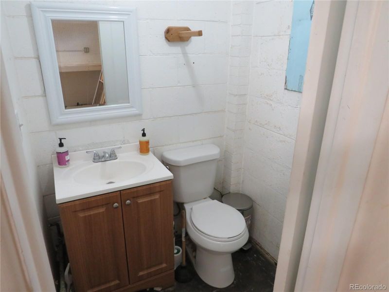 8465 W Colfax Ave, Lakewood, CO 80215
