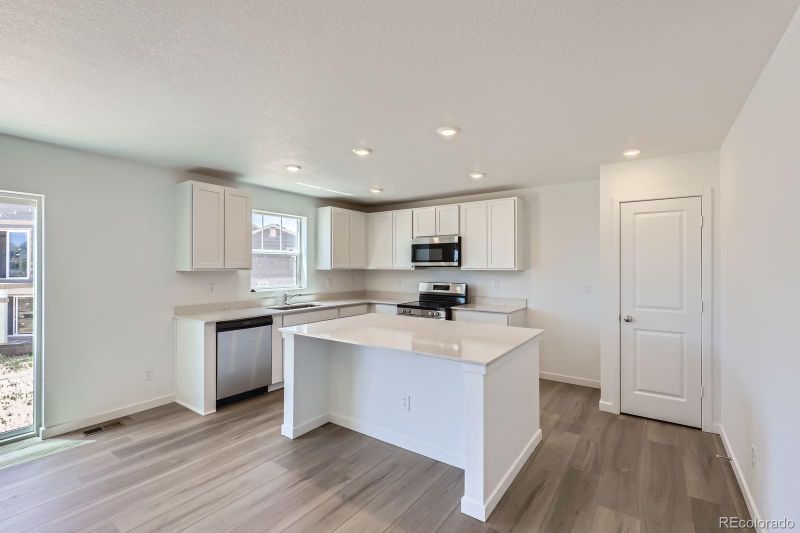 22094 E 39th Pl, Aurora, CO 80019