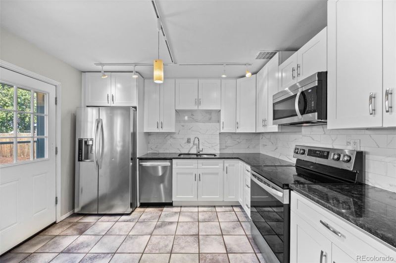707 Uvalda St, Aurora, CO 80011