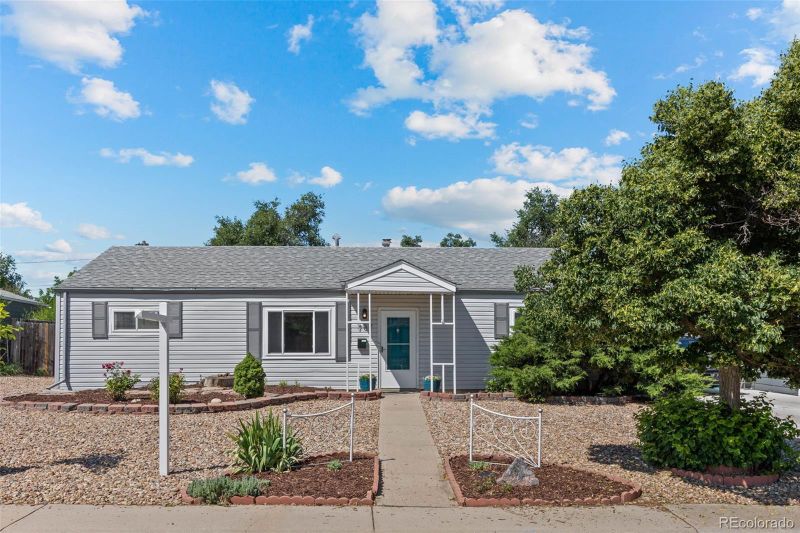 707 Uvalda St, Aurora, CO 80011
