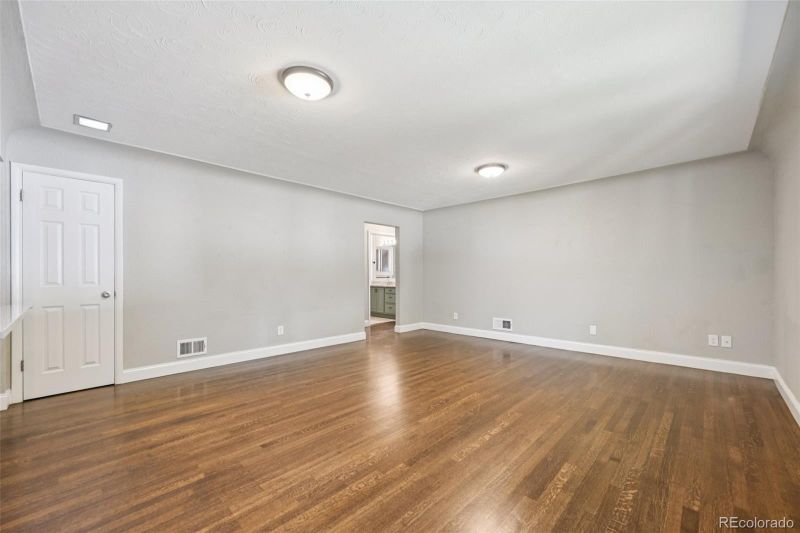4560 S Fox St, Englewood, CO 80110