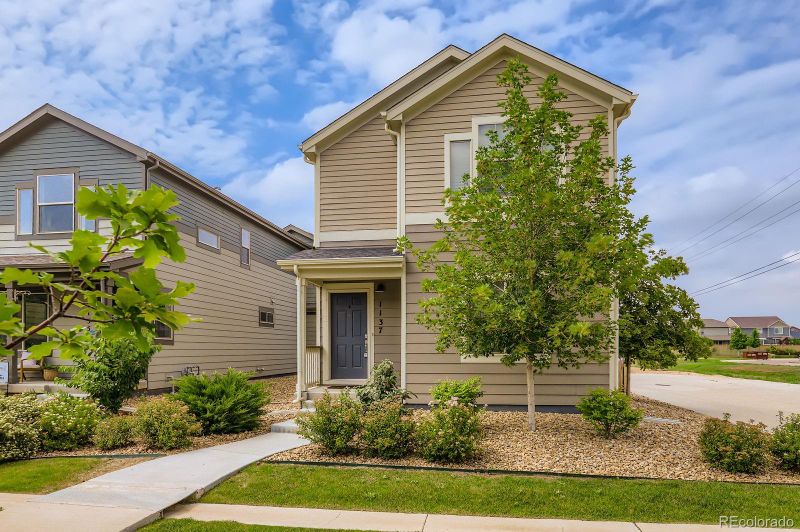 1137 Hummingbird Cir, Longmont, CO 80501