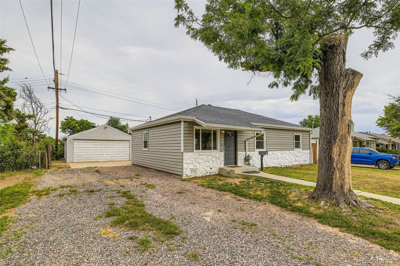 9470 Lillian Ln, Thornton, CO 80229