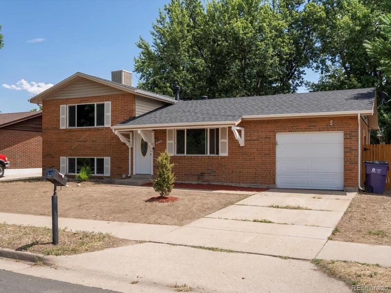 5542 Crown Blvd, Denver, CO 80239