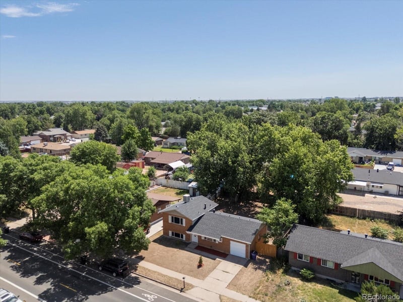 5542 Crown Blvd, Denver, CO 80239