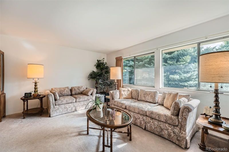 13934 W Warren Dr, Lakewood, CO 80228