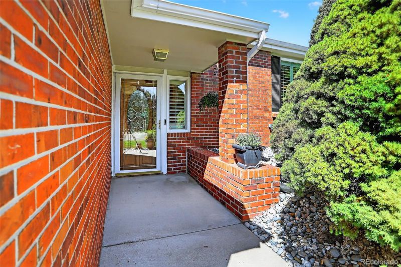 9356 W Geddes Pl, Littleton, CO 80128