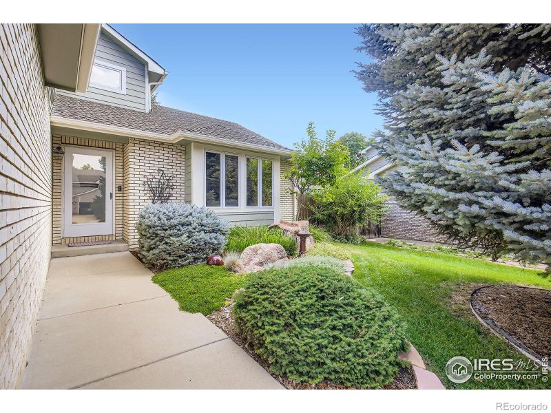 2465 Mapleton Cir, Longmont, CO 80503