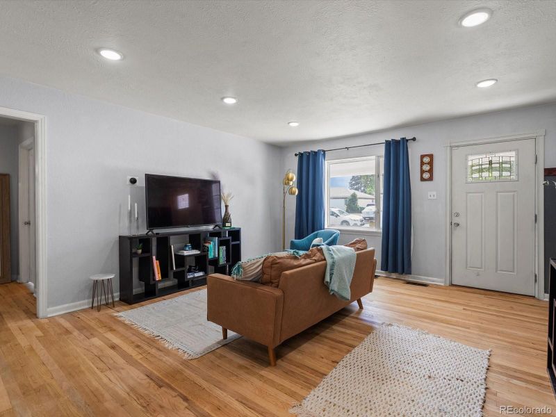 1670 Oakland St, Aurora, CO 80010