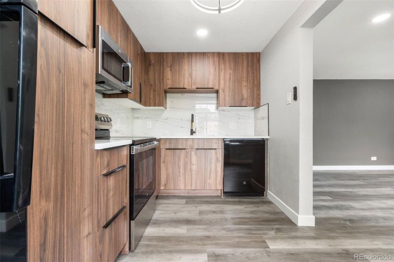 1182 Clermont St #201, Denver, CO 80220