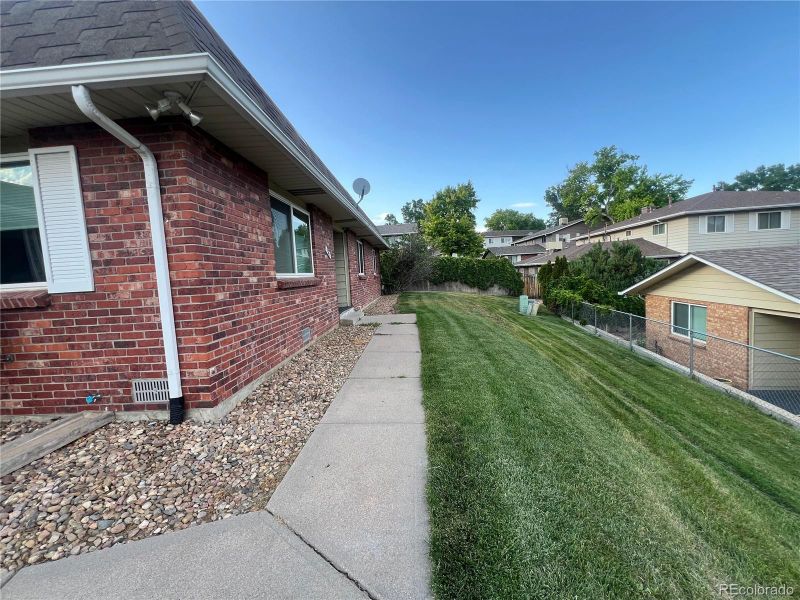 9762 Appletree Pl, Thornton, CO 80260