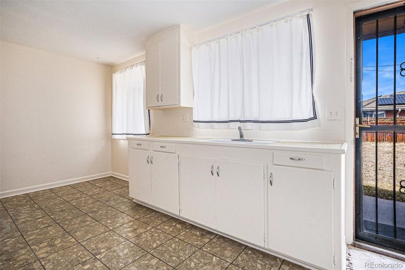 6009 Ivanhoe St, Commerce City, CO 80022