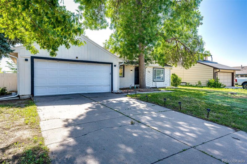 978 S Salida St, Aurora, CO 80017