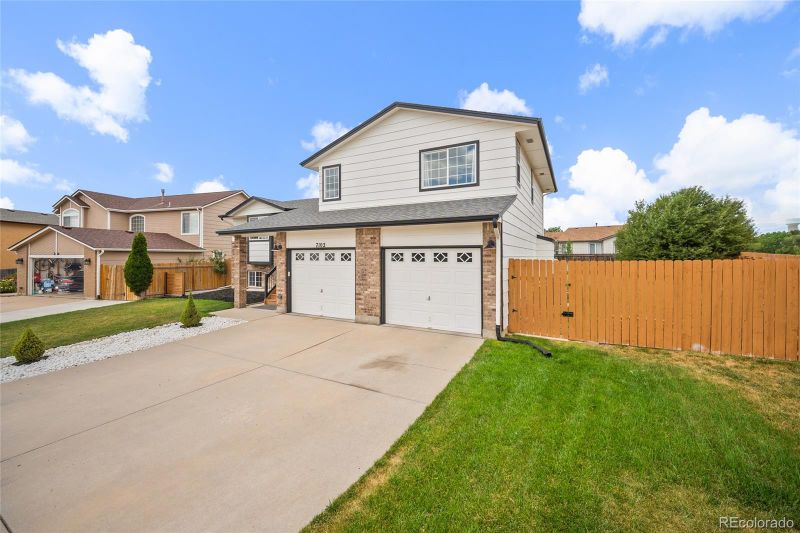 7102 Oxmoor Ln, Colorado Springs, CO 80925