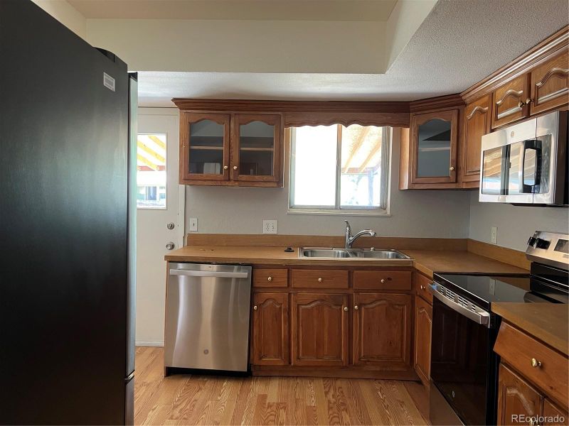 12252 Elmendorf Pl, Denver, CO 80239