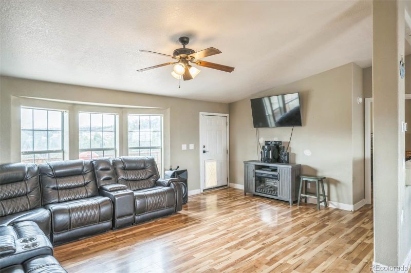 148 Venado Rd, Silt, CO 81652
