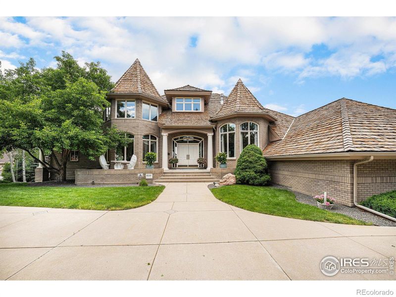 8337 Greenwood Dr, Niwot, CO 80503