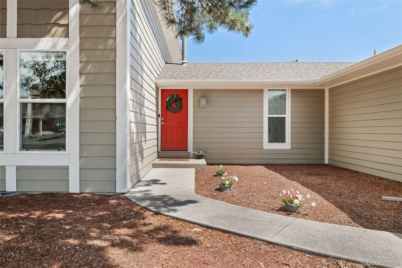 10005 W Warren Dr, Lakewood, CO 80227