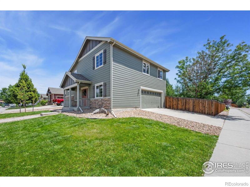 902 Delphinus Pl, Loveland, CO 80537