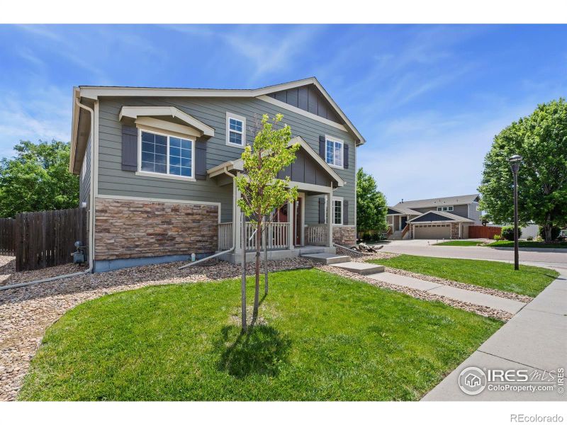 902 Delphinus Pl, Loveland, CO 80537