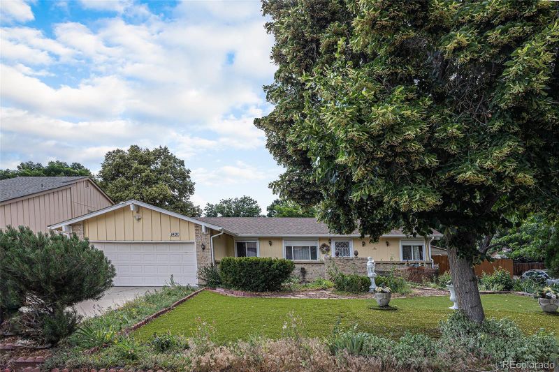 1401 S Paris Ct, Aurora, CO 80012