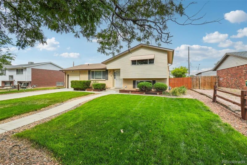 1088 Granby St, Aurora, CO 80011