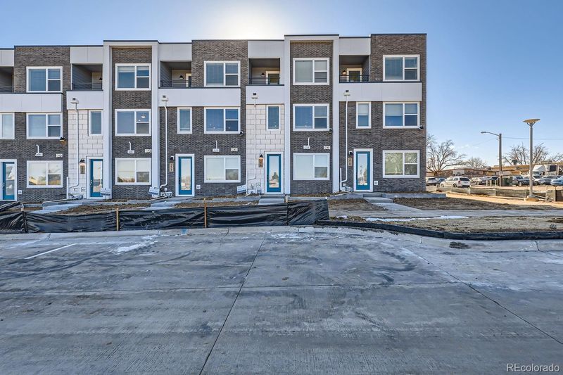 376 Geneva St, Aurora, CO 80010