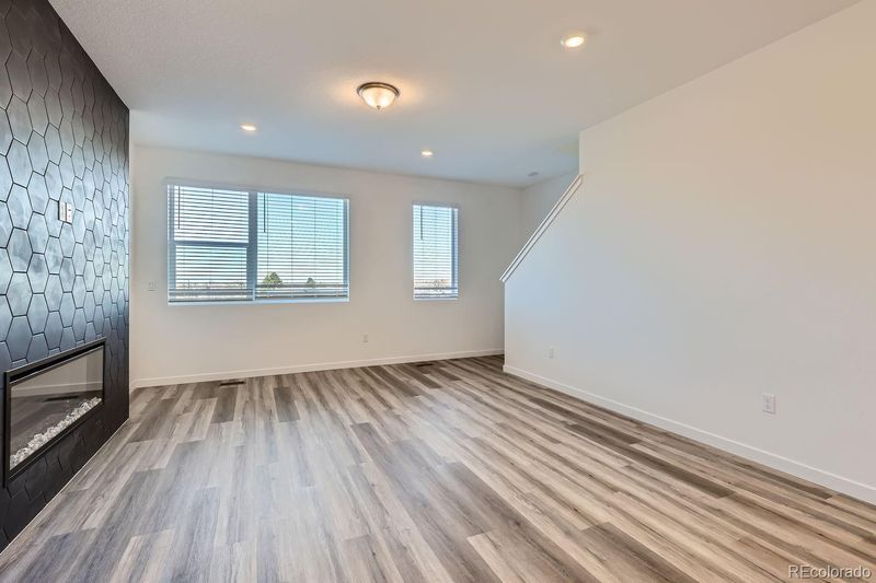 376 Geneva St, Aurora, CO 80010