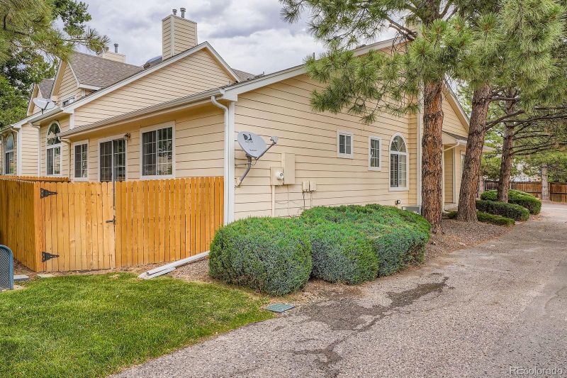 8346 S Upham Way, Littleton, CO 80128