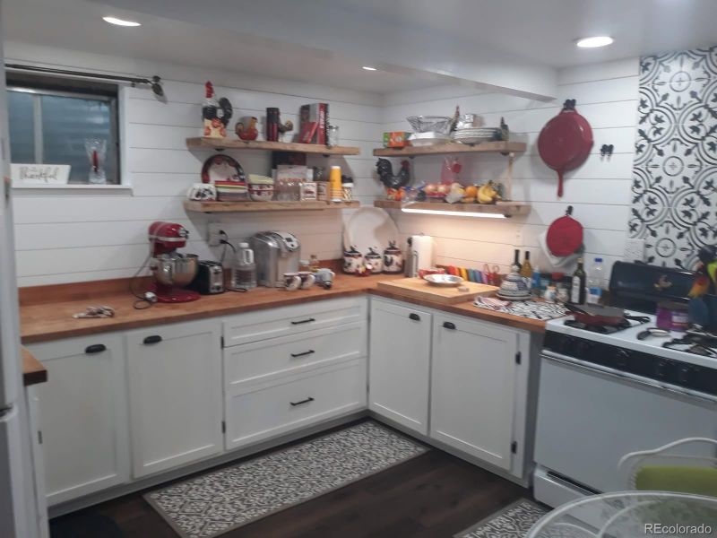 1652 S Evanston St, Aurora, CO 80012