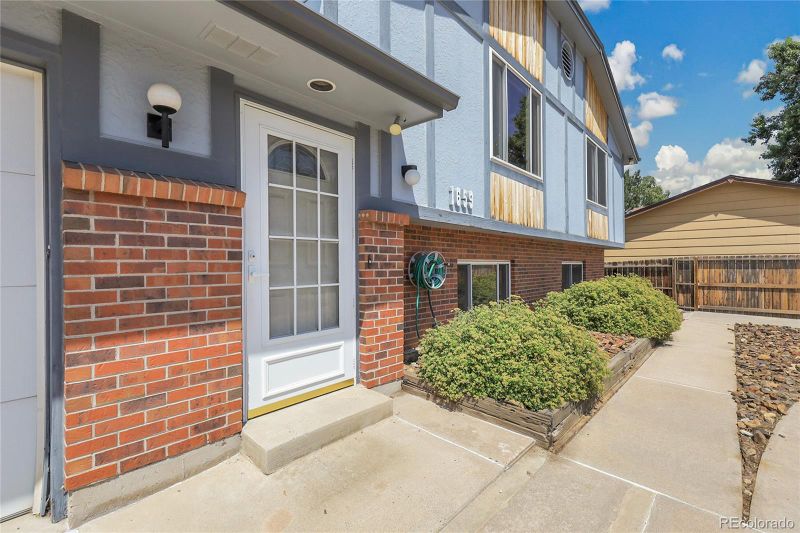 1659 S Naples St, Aurora, CO 80017