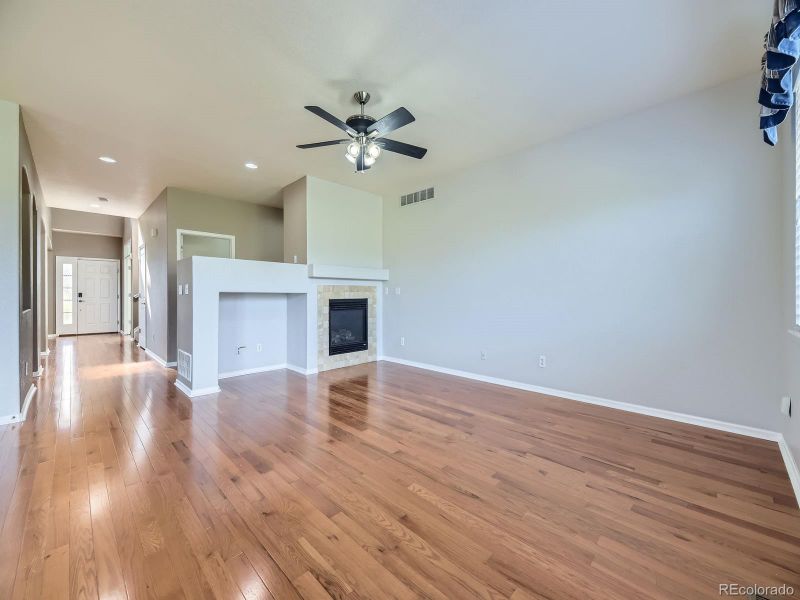 581 N Flat Rock Cir, Aurora, CO 80018