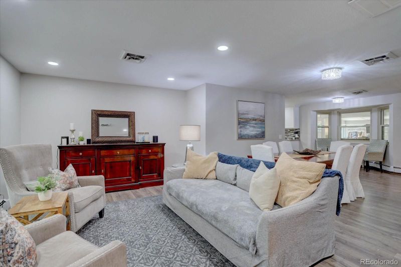 7427 S Ames Ct, Littleton, CO 80128