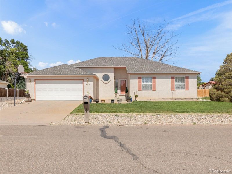 192 S Golfview Dr, Pueblo, CO 81007