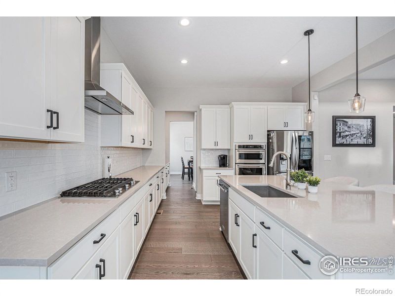 6733 S Waterloo Ct, Aurora, CO 80016